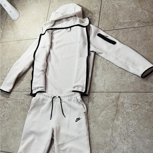 White Nike Tech Fleece Tracksuit !SOLD! - Picture 2 of 7